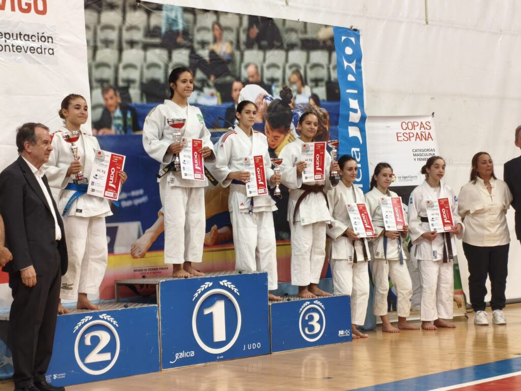 Entrega de premios de la categoría de -44 kg.