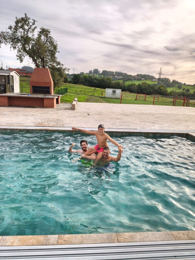 Un rato de piscina después de la competición.