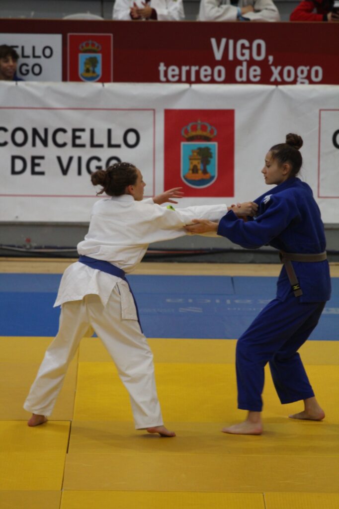 Claudia Quiroga, en la lucha por el agarre en su combate de -48 kg.