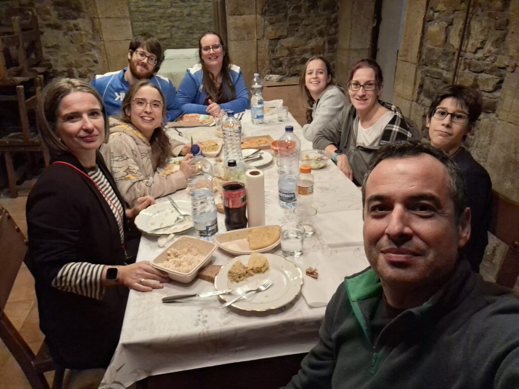 Cena del viernes con el grupo cadete.