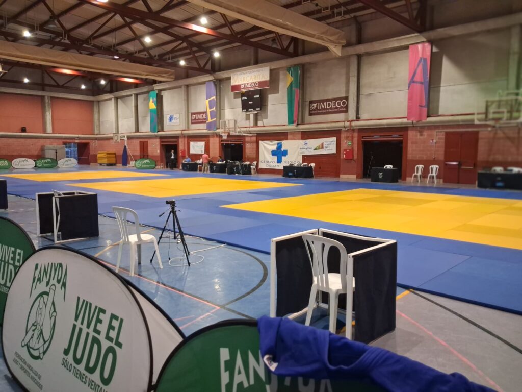 Los tatamis de la Supercopa, montados en el I.D.M. Margaritas de Córdoba.