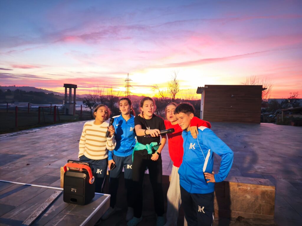 Karaoke al atardecer.