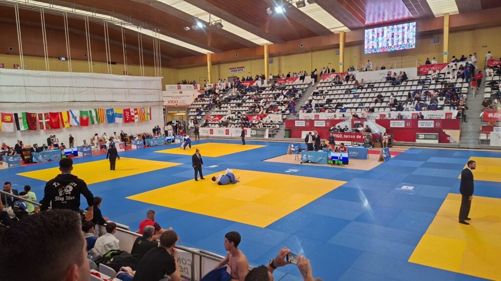Los tatamis del Trofeo Cidade de Vigo, en plena competición.